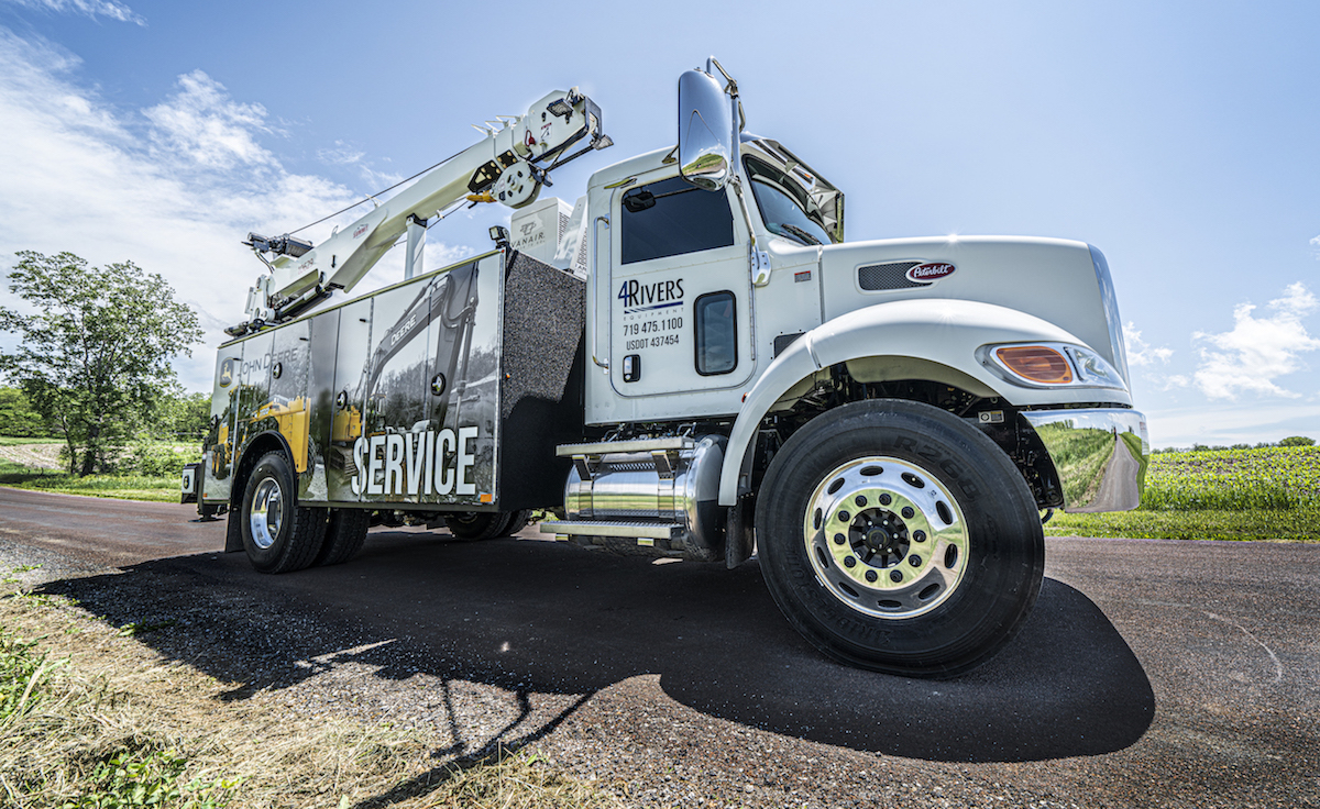 Peterbilt Mechanics truck with air compressor and crane
