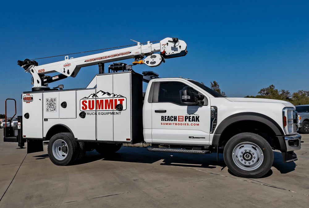 826 hydraulic service truck crane 7 Series Body