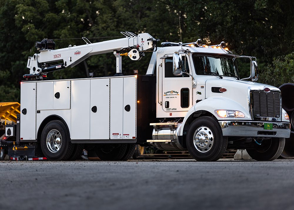 Lyons & Hohl 8 Series service truck for site contractors